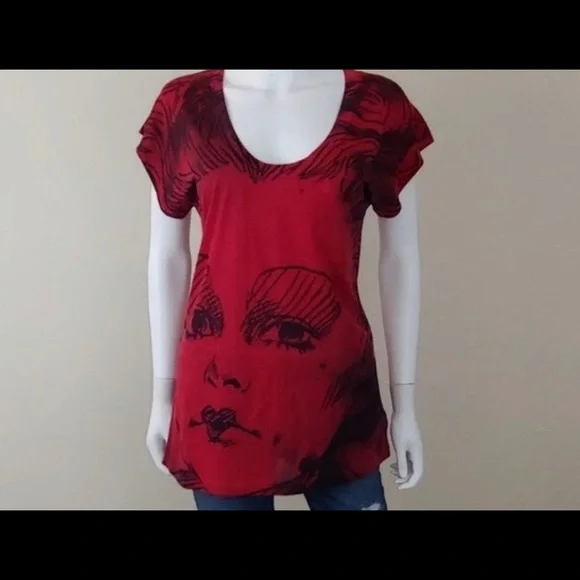 Alice in Wonderland Queen tee. - Picture 1 of 6